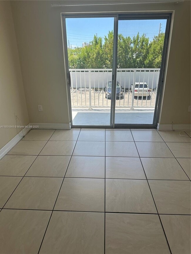 Building Photo - 16465 NE 22nd Ave