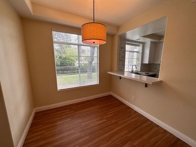Building Photo - Beautiful 2 Bedroom/2 Bath Condo Close to ...