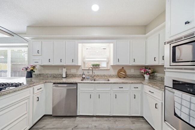 Building Photo - 12935 Belgrave Dr