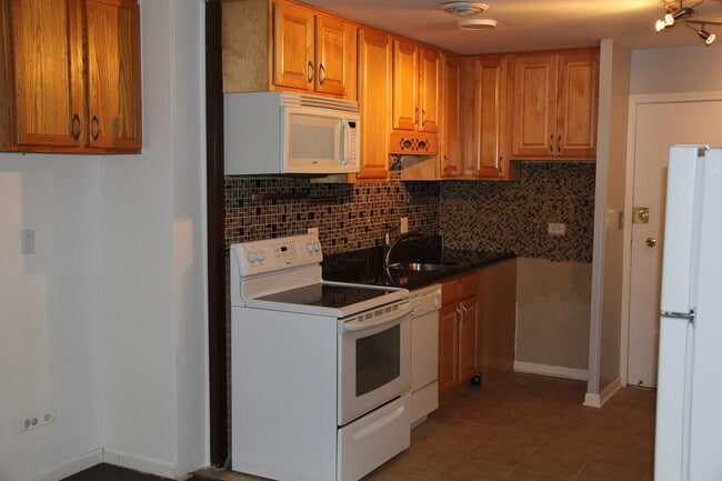 Building Photo - 310 Lathrop Ave