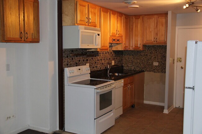 Foto del edificio - 310 Lathrop Ave