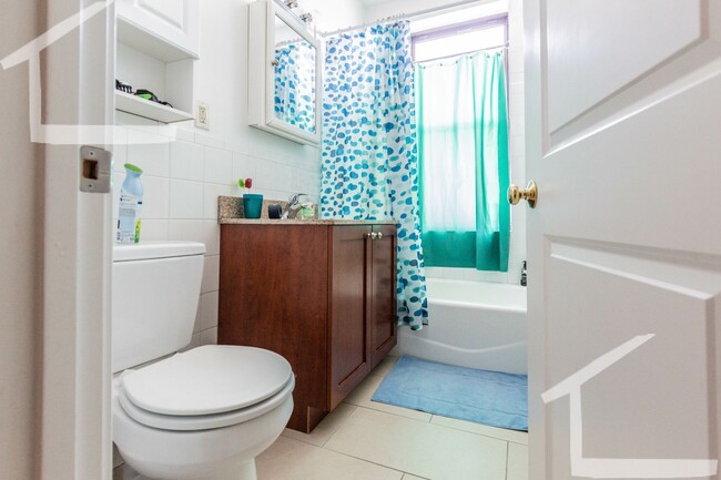 Building Photo - Beautifully renovated 3 bedroom unit in Al...