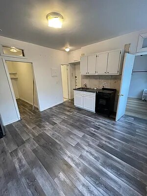 Foto del edificio - 256 W 10th St