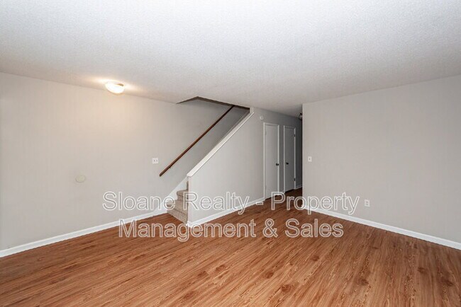 Foto del edificio - 296 Fleming Rd