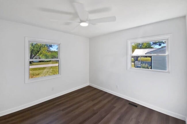 Building Photo - 213 Gatewood Dr