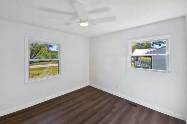 Foto del edificio - 213 Gatewood Dr