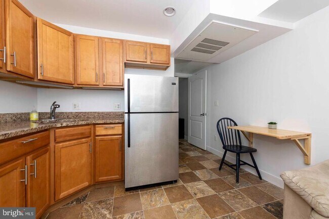 Foto del edificio - 514 Hobart Pl NW