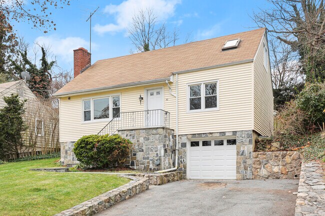 Building Photo - 30 Perna Ln