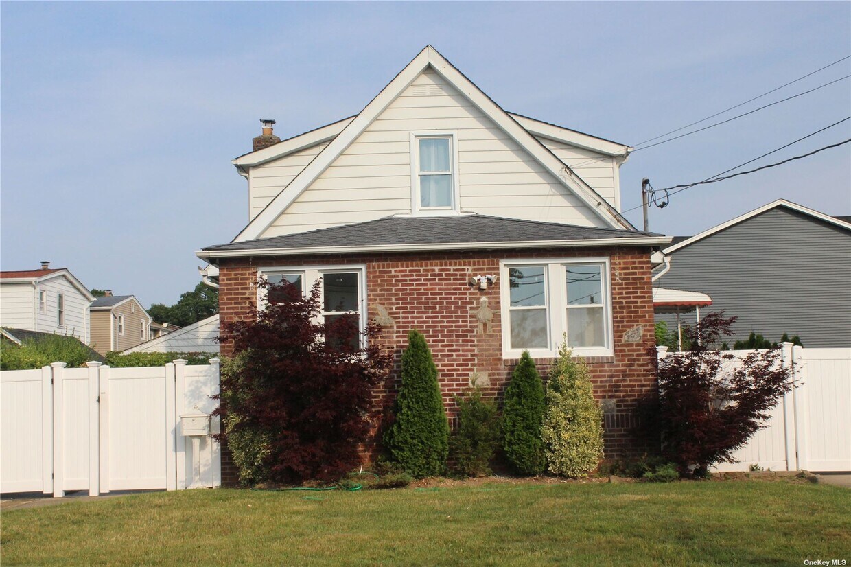 1934 Freeman Ave, East Meadow, NY 11554 House Rental in East Meadow