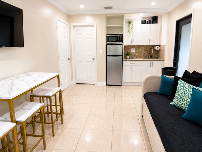 Entrance/Common area - 13700 N Miami Ave