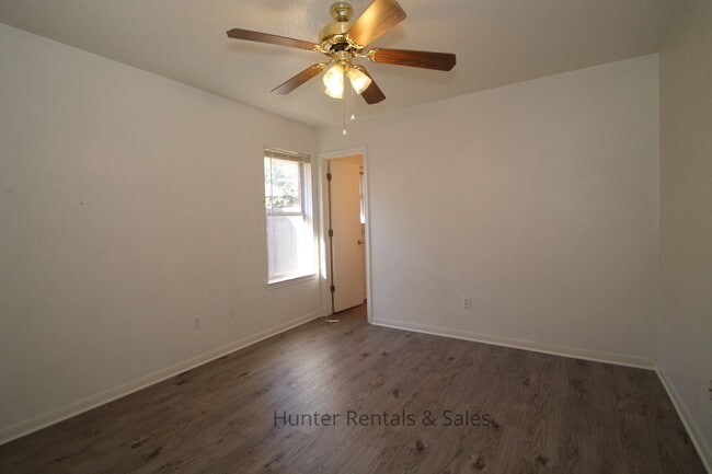 Building Photo - What's Not To Love?