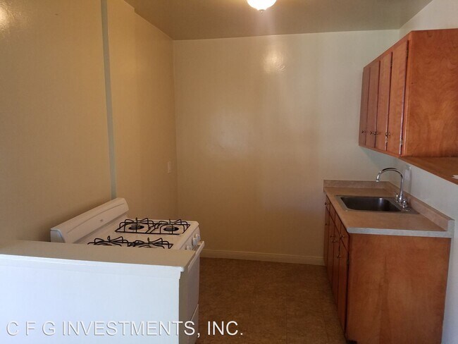 Building Photo - 2215 E Westport Dr