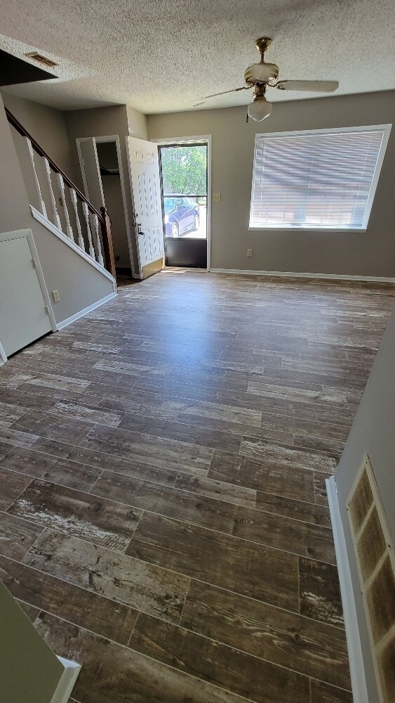 Building Photo - 2 Story Townhome