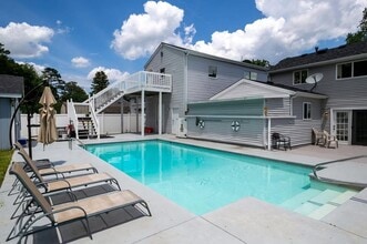 Building Photo - 837 Romney Ln