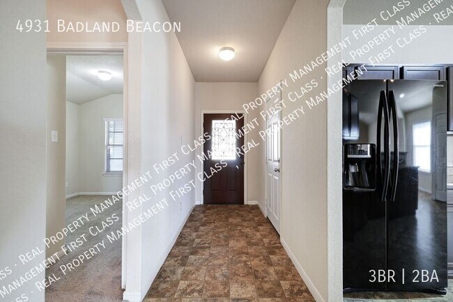 Foto del edificio - 4931 Badland Beacon