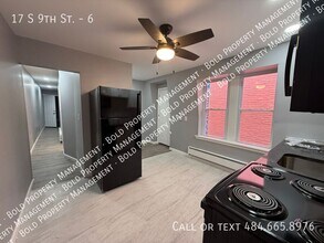 Building Photo - 17 S 9th St