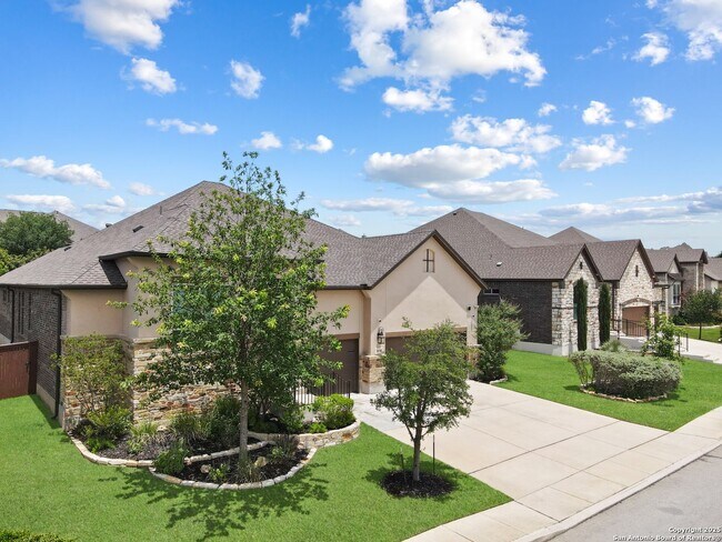 Foto del edificio - Charming Home Awaits: Spacious & Modern Li...