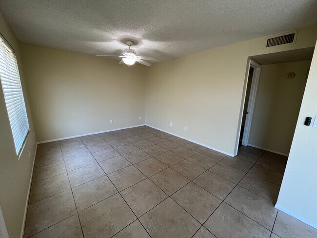 Foto del edificio - South Tempe Townhome - Private Backyard an...