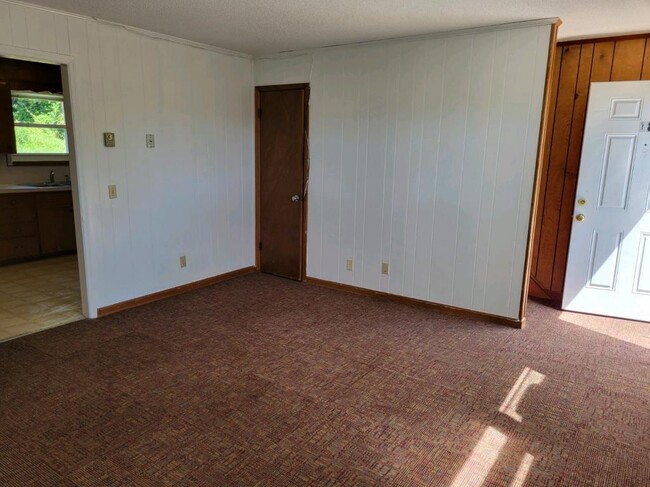 Building Photo - 205 Nolens Hill Rd