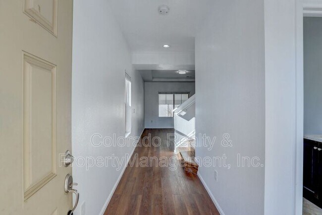 Foto del edificio - 4707 Walden Way