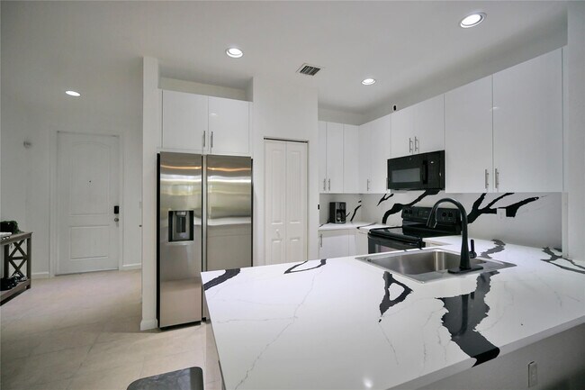 Foto del edificio - 378 NE 47th Pl