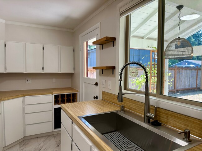 Foto del edificio - 18709 Ballinger Way NE