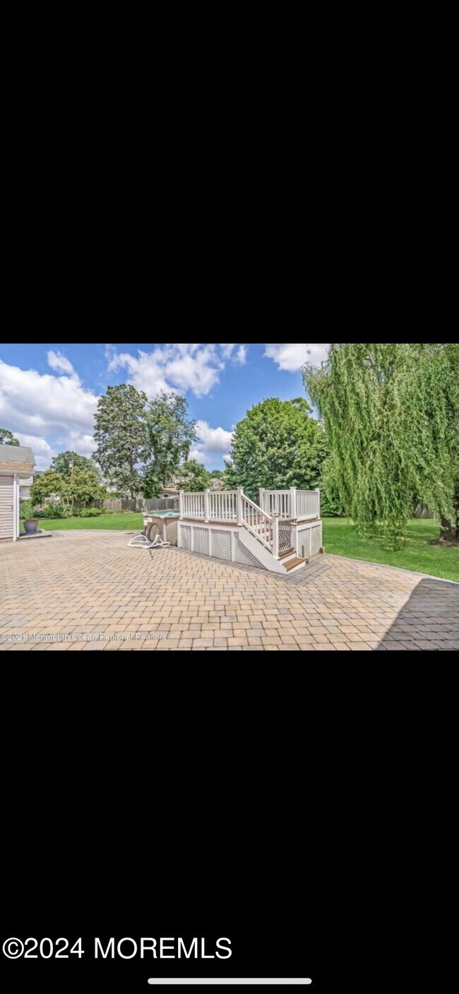 Foto del edificio - 143 Oakwood Ave