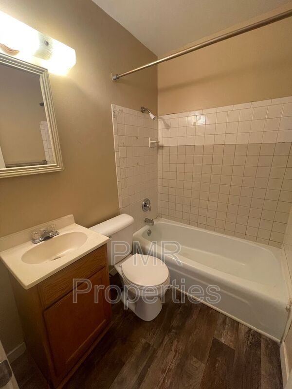 Foto del edificio - 215 S 1st St