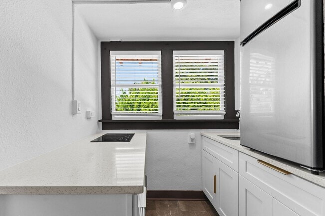 Building Photo - 2536 Burlington Ave N