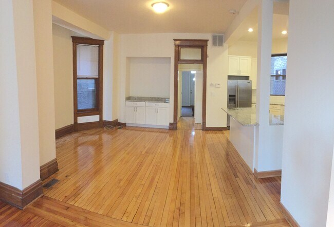 Building Photo - 1130 W Wrightwood Ave