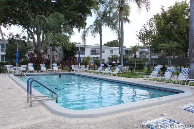 Foto del edificio - 6219 Bay Club Dr