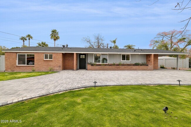 Foto del edificio - 1216 W Rovey Ave