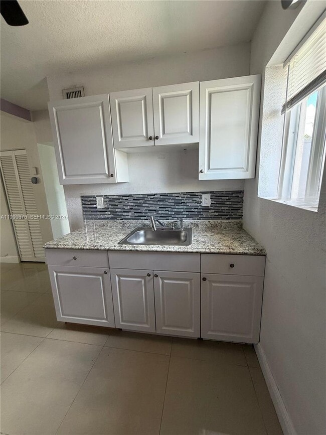 Building Photo - 12210 NE 14th Ave