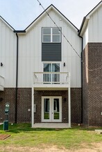 Building Photo - 5706 Sofias Cir