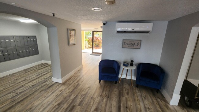 Building Photo - 2255 Lindell Blvd