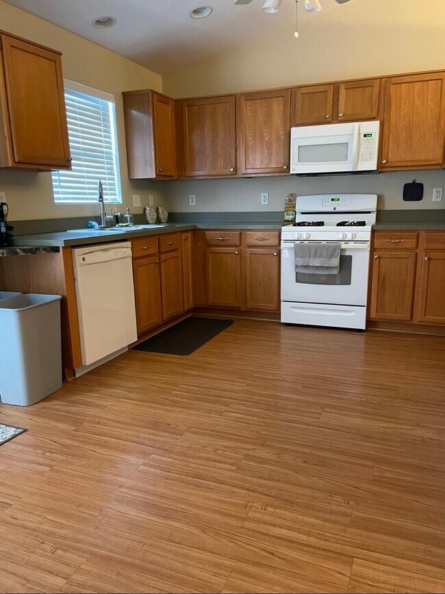 Foto del edificio - 316 Tall Grass Dr