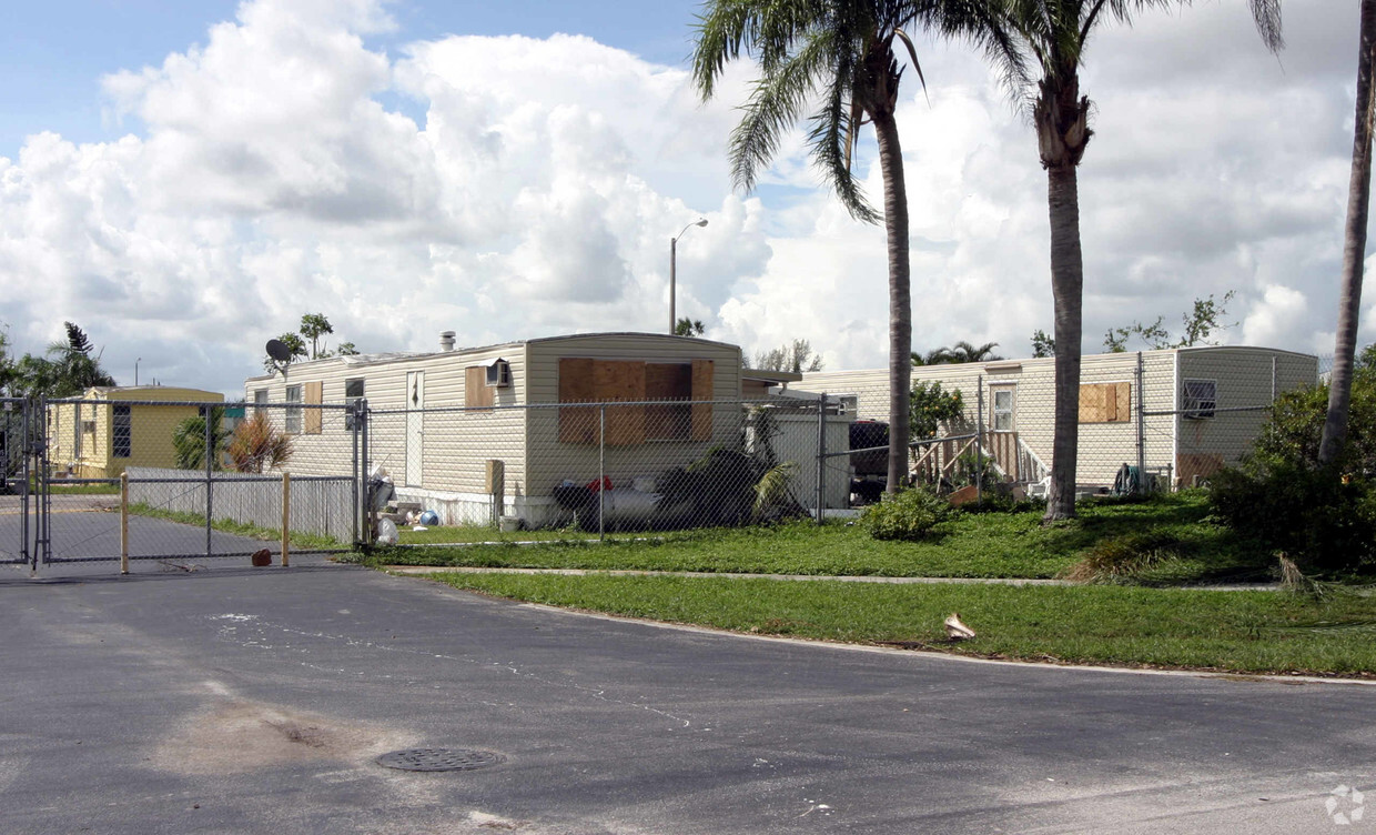 Primary Photo - Marlboro Court