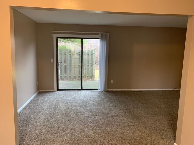 Foto del edificio - 5953-55 Rock Glen Ct