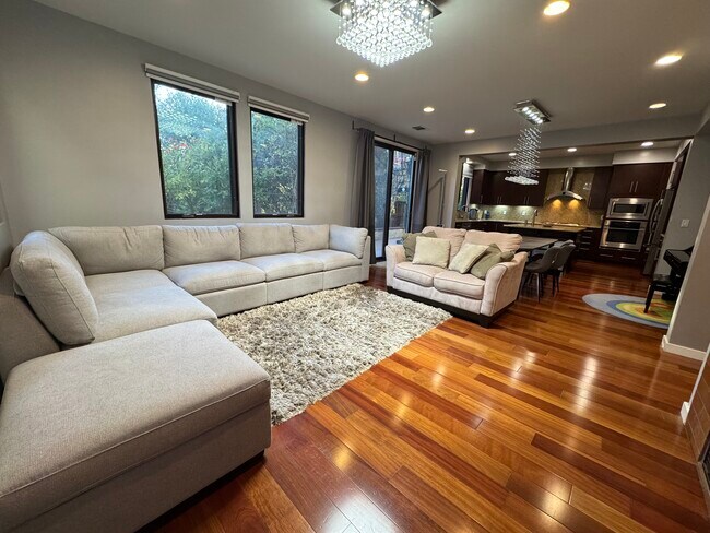 Foto del edificio - 3192 Fallen Leaf St