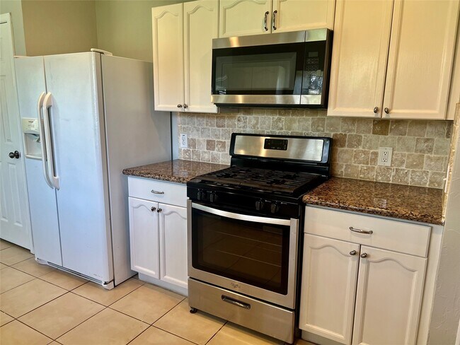 Building Photo - 218 Birch Hill Dr
