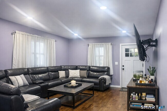 Foto del edificio - 587 Brooks St