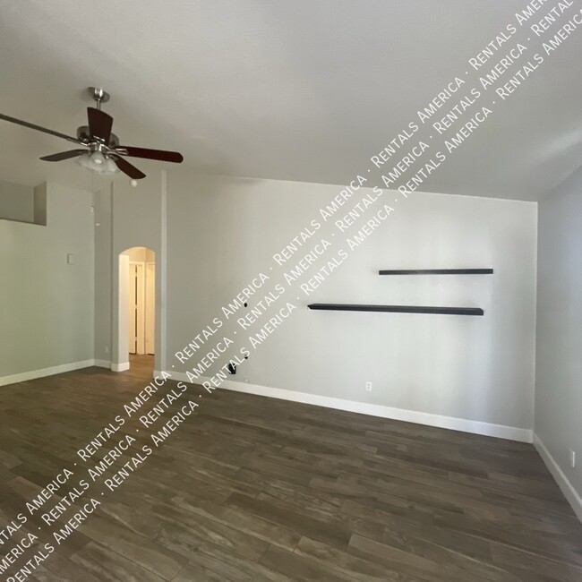 Building Photo - 440 E Del Rio St