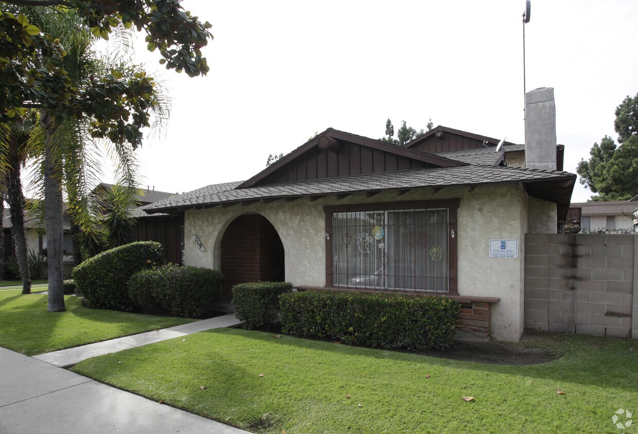 Building Photo - Delano Apartments