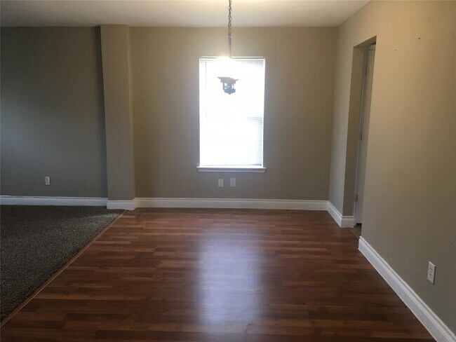 Foto del edificio - 16327 Split Willow Dr