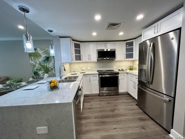 Foto del edificio - 100 Glen St