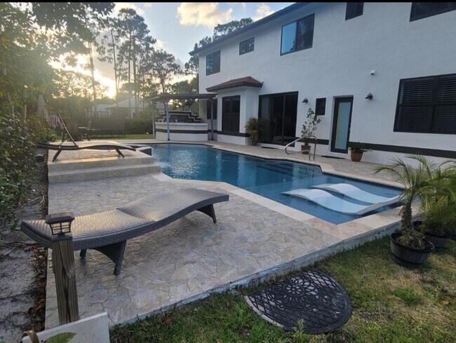 Foto del edificio - 15130 Temple Blvd