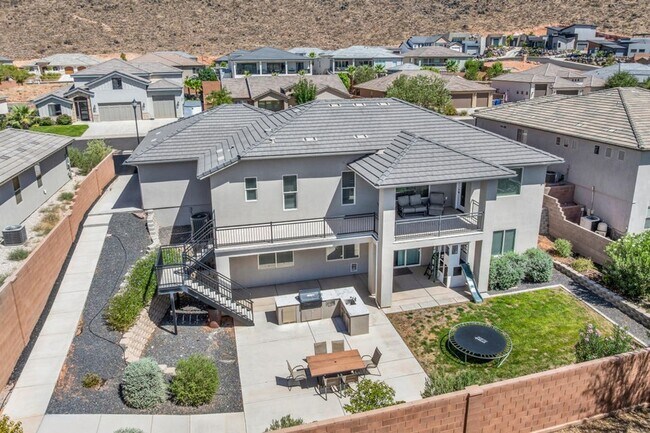 Foto del edificio - 6 Bedroom Home by Sand Hallow State Park!! Price Reduced!!