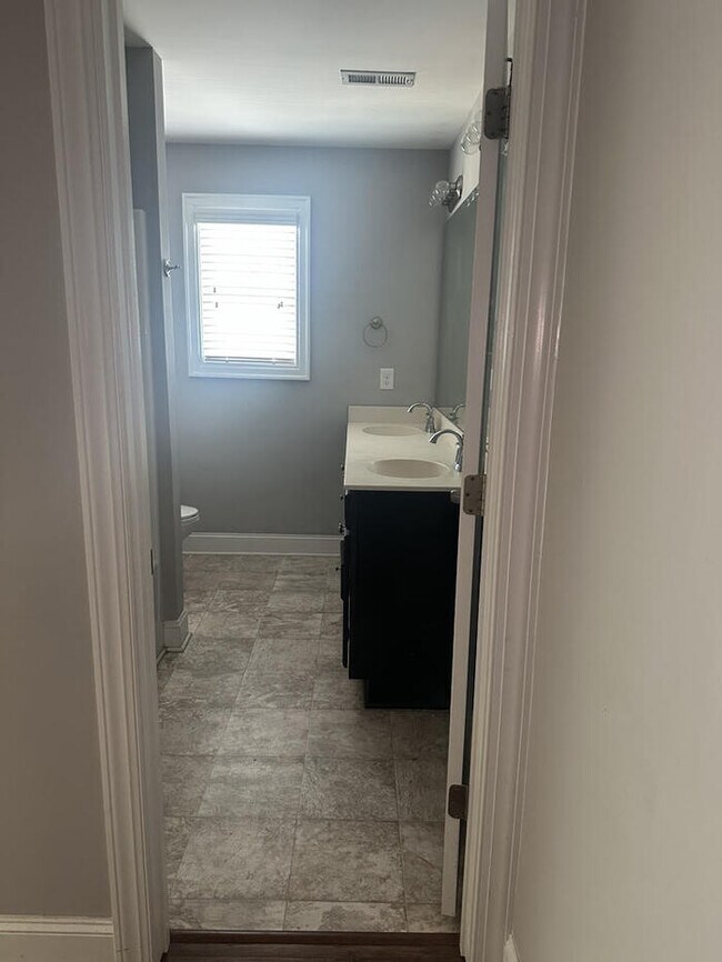 Foto del edificio - Beautiful 4 beds 3 baths in Raleigh