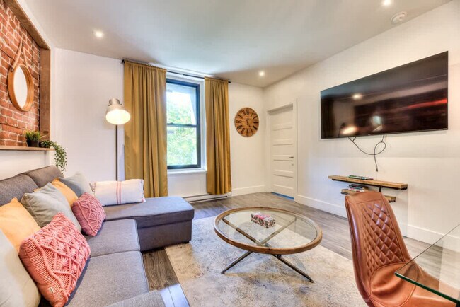 Photo du bâtiment - 3833 Rue Saint-Denis-SI FL3-ID1543119P