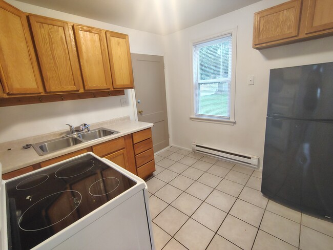 Building Photo - 921 River Park Dr